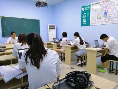 松鼠教育信息咨詢 精準(zhǔn)定位，點(diǎn)亮教育前行的燈塔